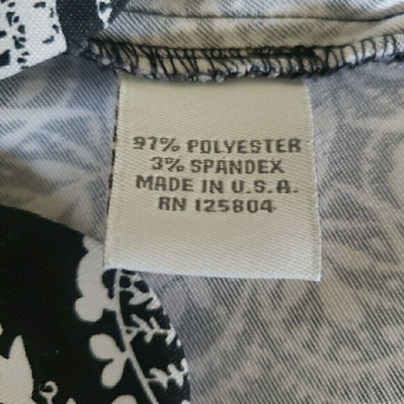 Dressbarn Women's Blouse Size M Black White Geometric 3/4 Sleeve V Neck Stretch - Picture 9 of 11